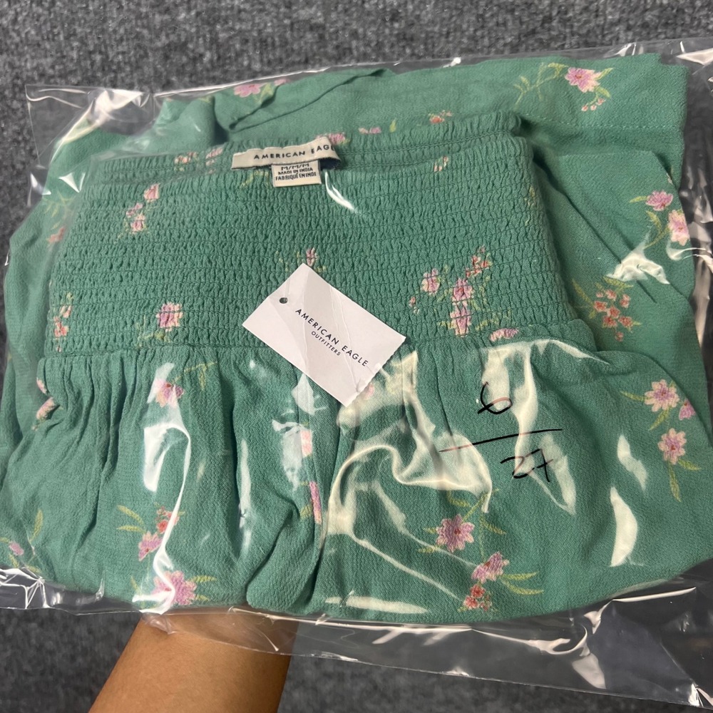NEW American Eagle Floral Shorts Size M Green New Smocked Waist Viscose - Picture 9 of 9